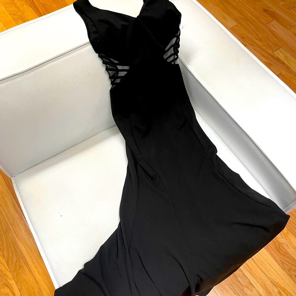 Windsor Black Mesh Detailing Long Mermaid / Flared V Neck Dress